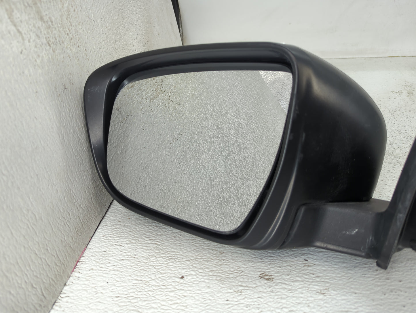 2017-2020 Nissan Rogue Driver Side View Mirror - Left Door Mirror OEM Used - Oemusedautoparts1.com