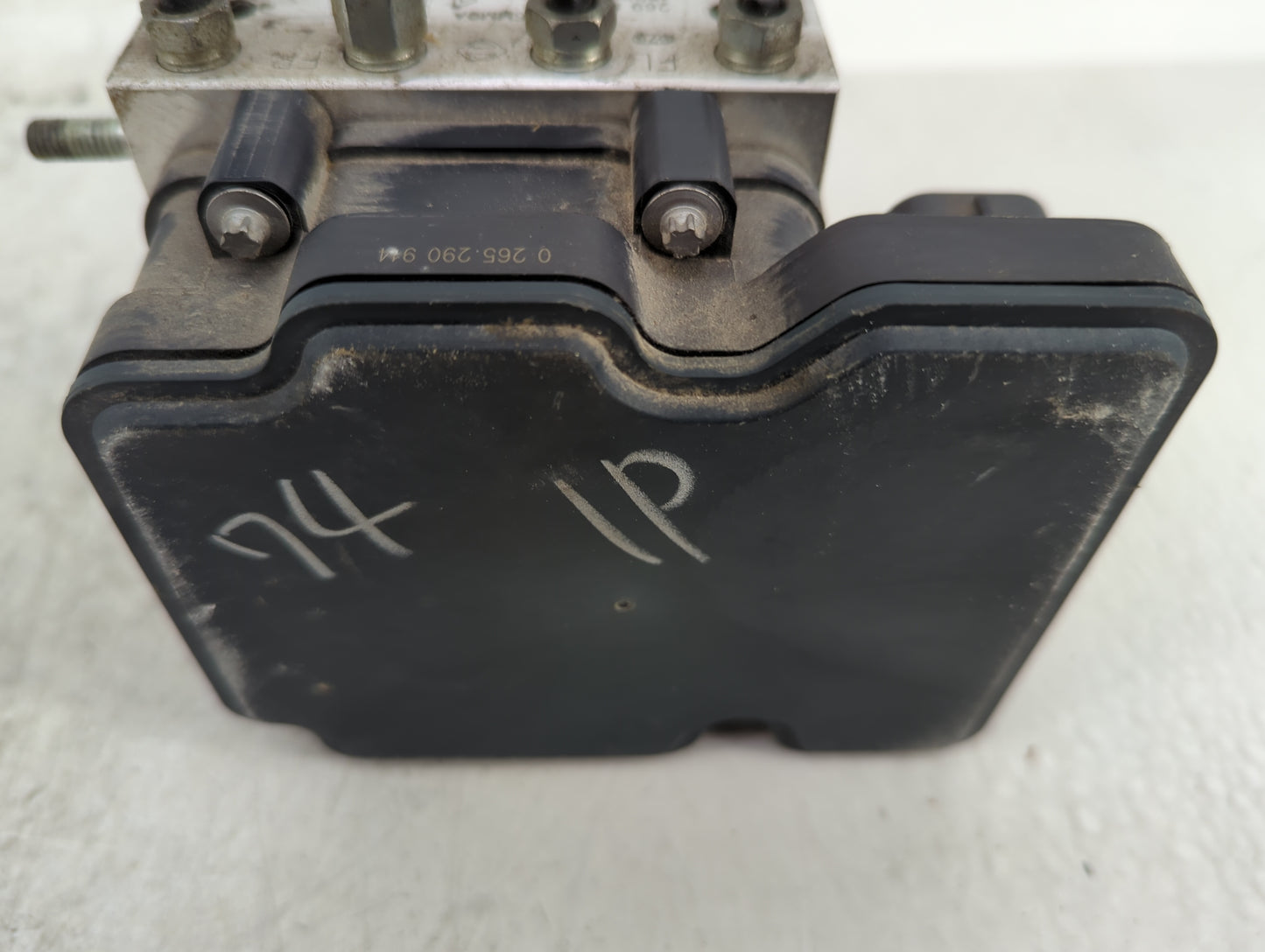 2019-2021 Nissan Rogue Sport ABS Pump Control Module Replacement P/N:47660-6MM0A Fits Fits 2019 2020 2021 OEM Used Auto Part