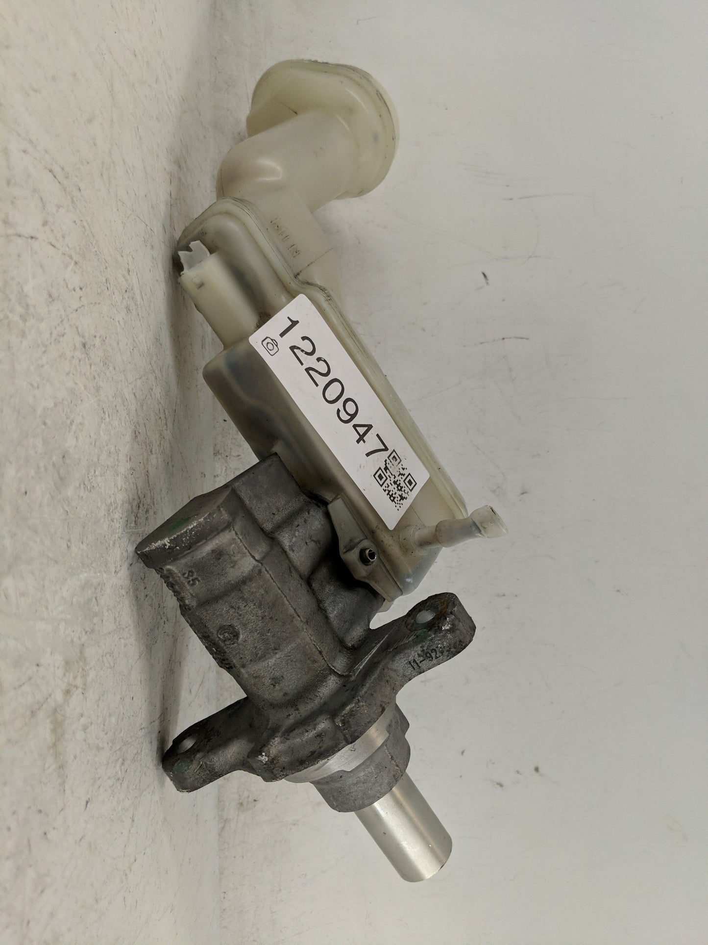 2013-2019 Nissan Sentra Brake Master Cylinder 1220947 - Oemusedautoparts1.com