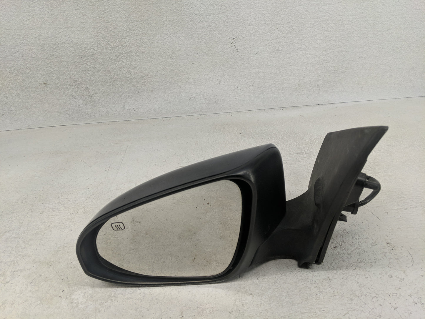 2014-2019 Toyota Corolla Driver Side View Mirror - Left Door Mirror OEM Used - Oemusedautoparts1.com