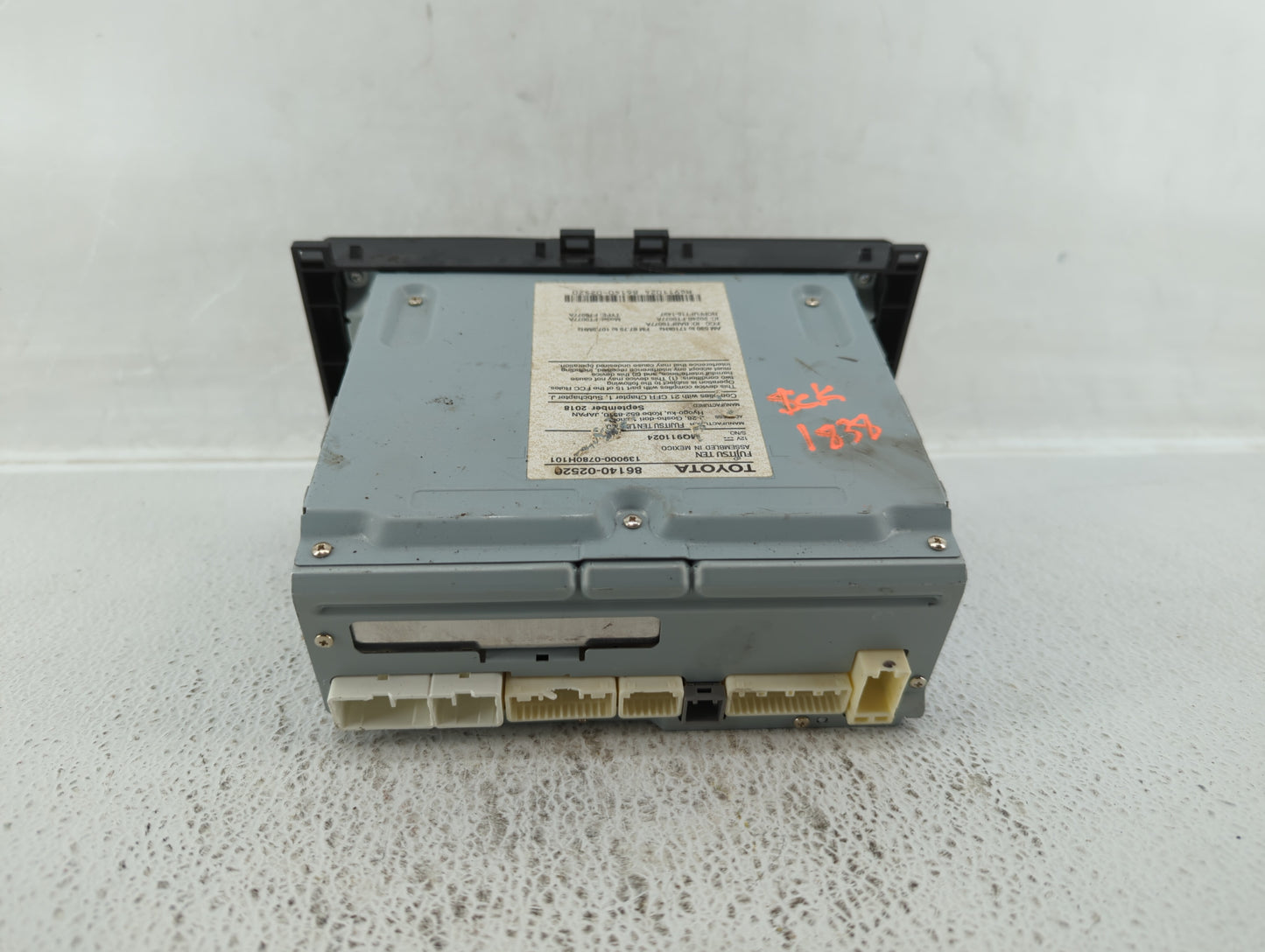 2017-2019 Toyota Corolla Am Fm Cd Player Radio Receiver - Oemusedautoparts1.com