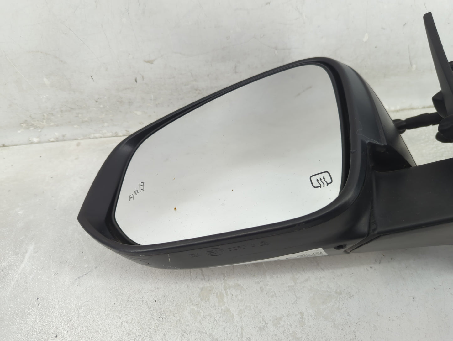 2014-2019 Toyota Highlander Driver Side View Mirror - Left Door Mirror OEM Used - Oemusedautoparts1.com