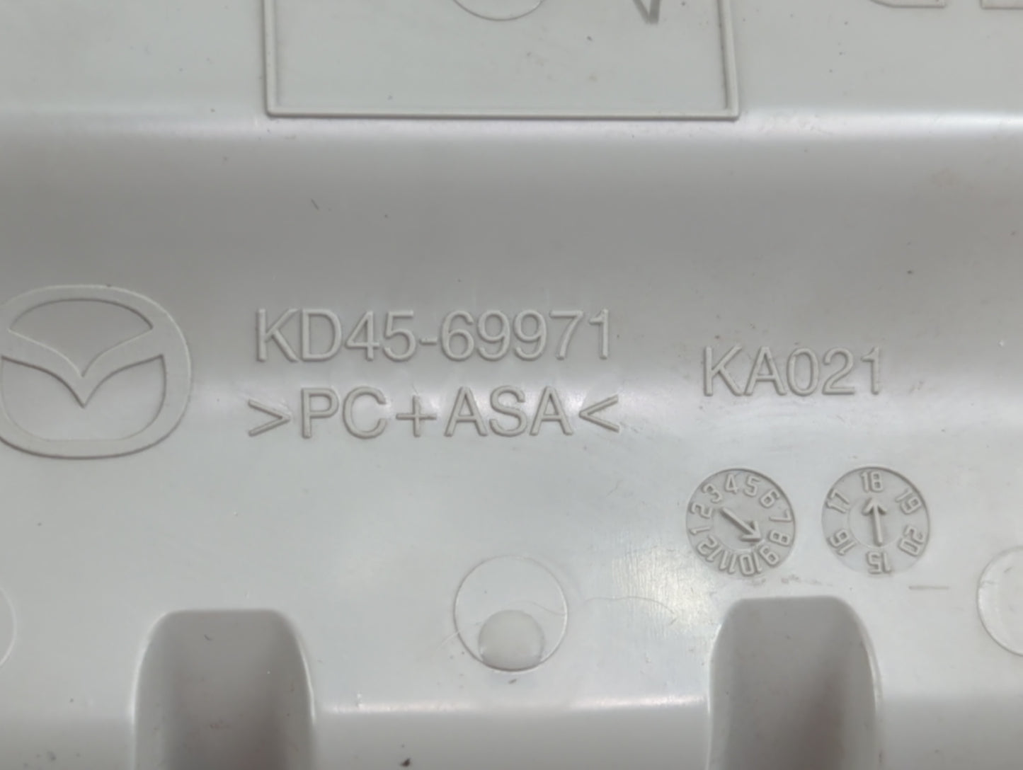 2019 Toyota Yaris Overhead Roof Console - Oemusedautoparts1.com