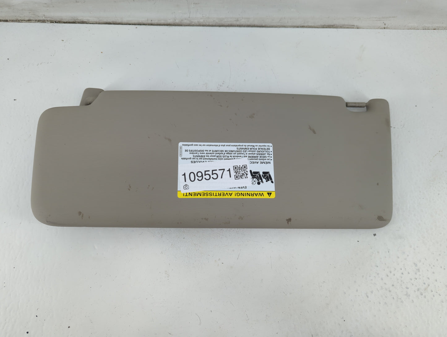 2018-2022 Volkswagen Atlas Sun Visor Shade Replacement Passenger Right Mirror Fits Fits 2018 2019 2020 2021 2022 OEM Used Au