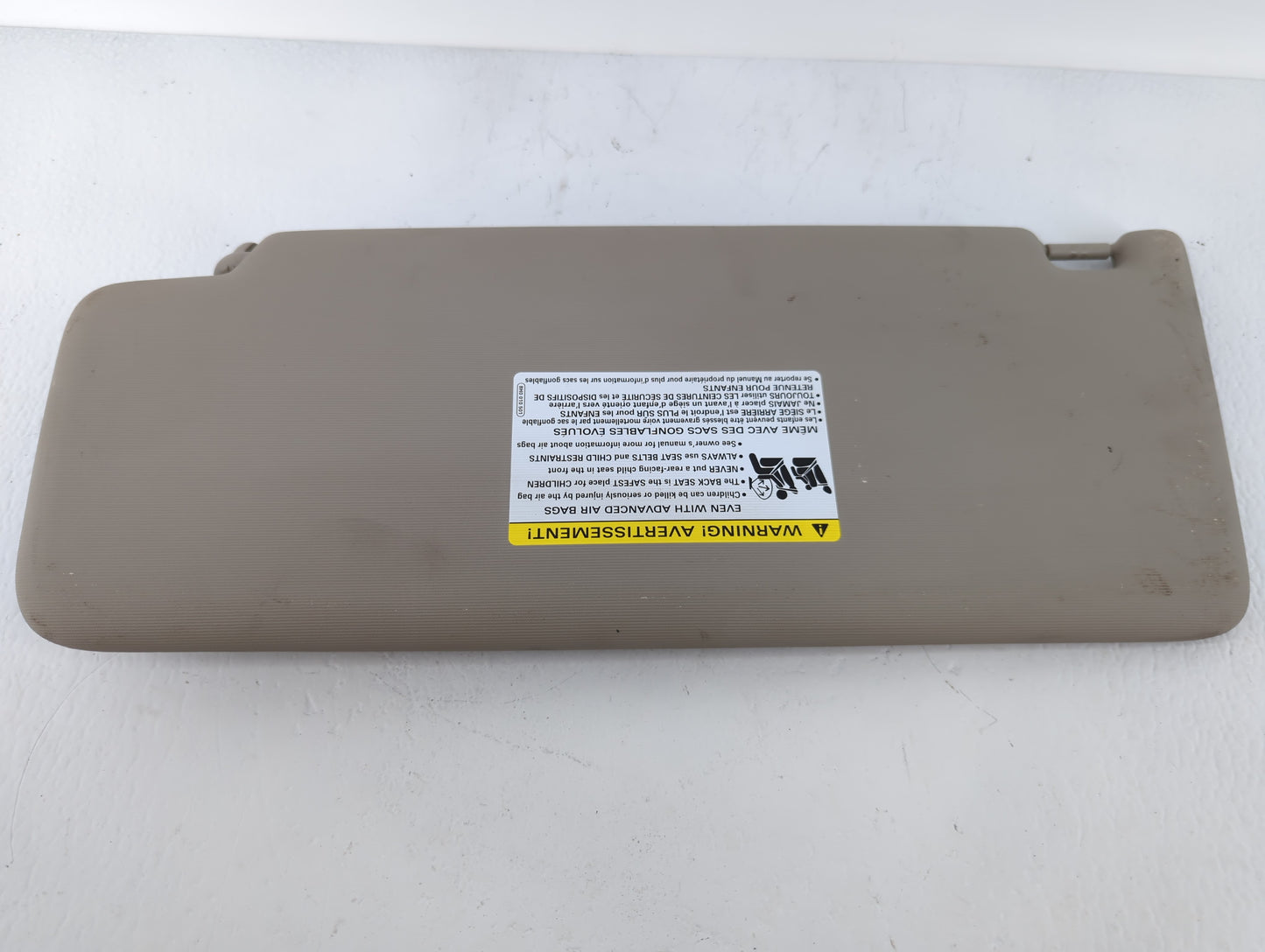 2020-2022 Volkswagen Atlas Sun Visor Shade Replacement Driver Left Mirror Fits Fits 2020 2021 2022 OEM Used Auto Parts - Oem