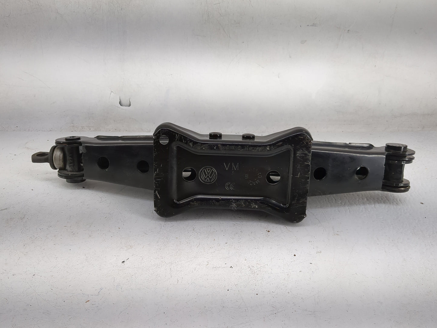 2019 Volkswagen Passat Spare Scissor Car Jack Black 1480070 - Oemusedautoparts1.com