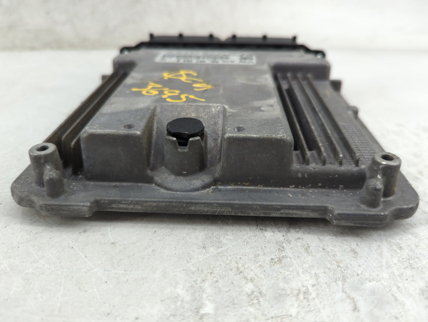 2018-2020 Volkswagen Tiguan PCM Engine Control Computer ECU ECM PCU OEM P/N:06L907309B Fits Fits 2018 2019 2020 OEM Used Aut