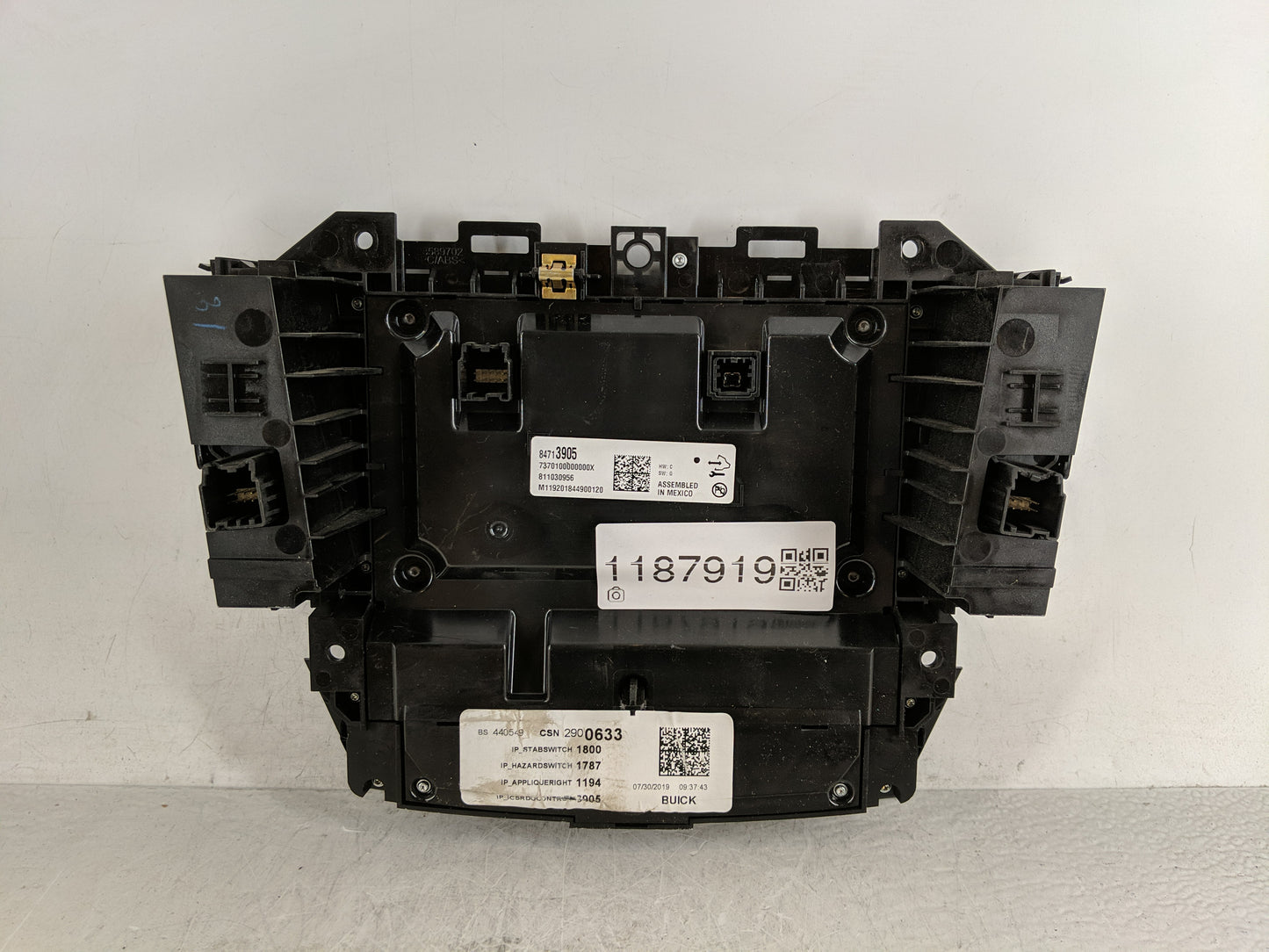 2020 Buick Enclave Radio AM FM Cd Player Receiver Replacement P/N:84713905 Fits OEM Used Auto Parts - Oemusedautoparts1.com