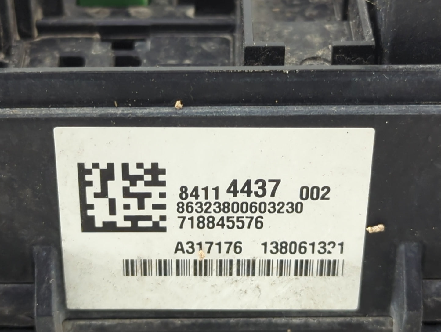 2015-2020 Cadillac Escalade Fusebox Fuse Box Panel Relay Module P/N:84114437 Fits Fits 2015 2016 2017 2018 2019 2020 OEM Use