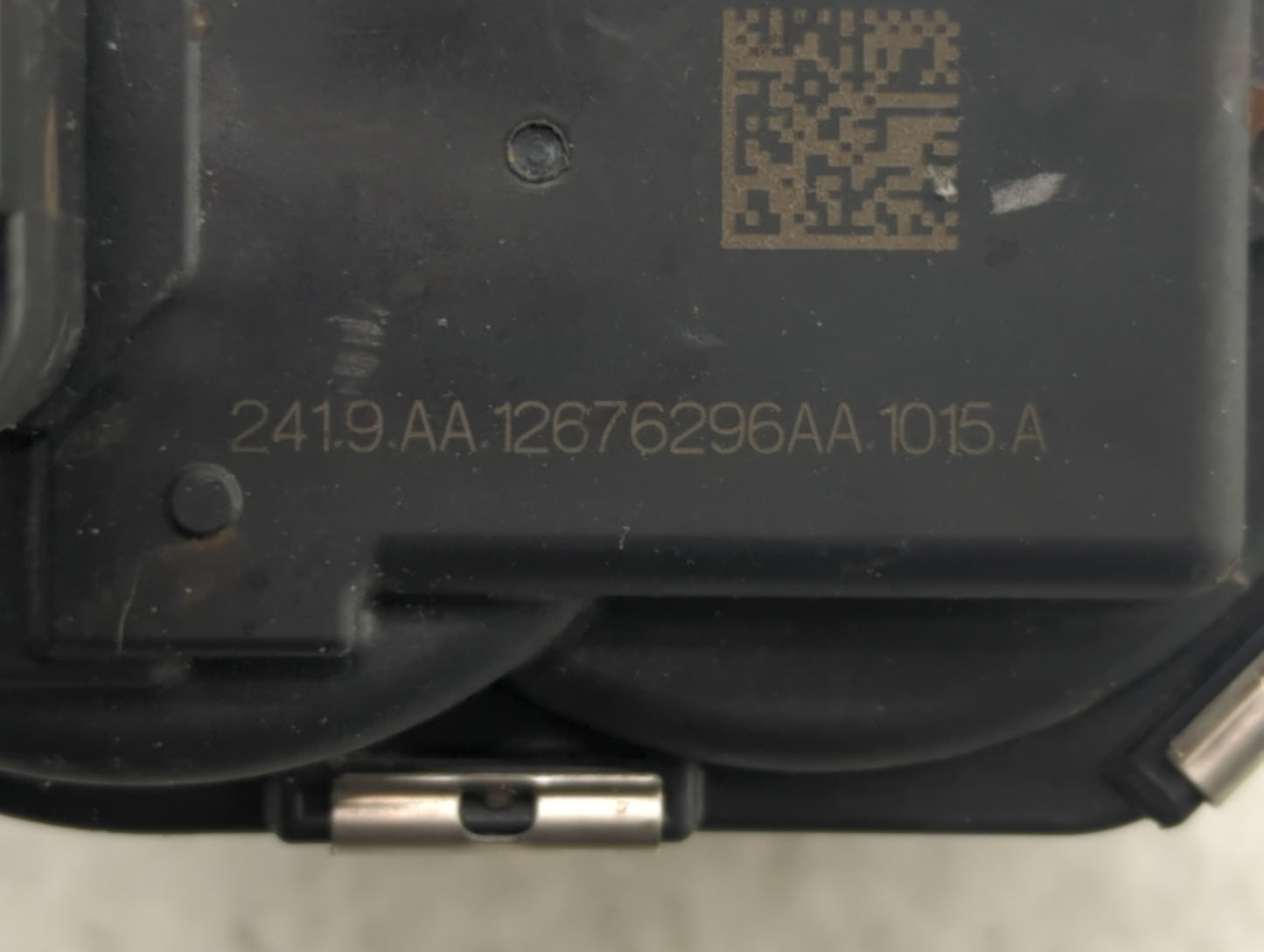 2017-2018 Cadillac Xt5 Throttle Body P/N:12676296AA 12671014, 12648414, 1267 1014 Fits Fits 2016 2017 2018 2019 OEM Used Aut