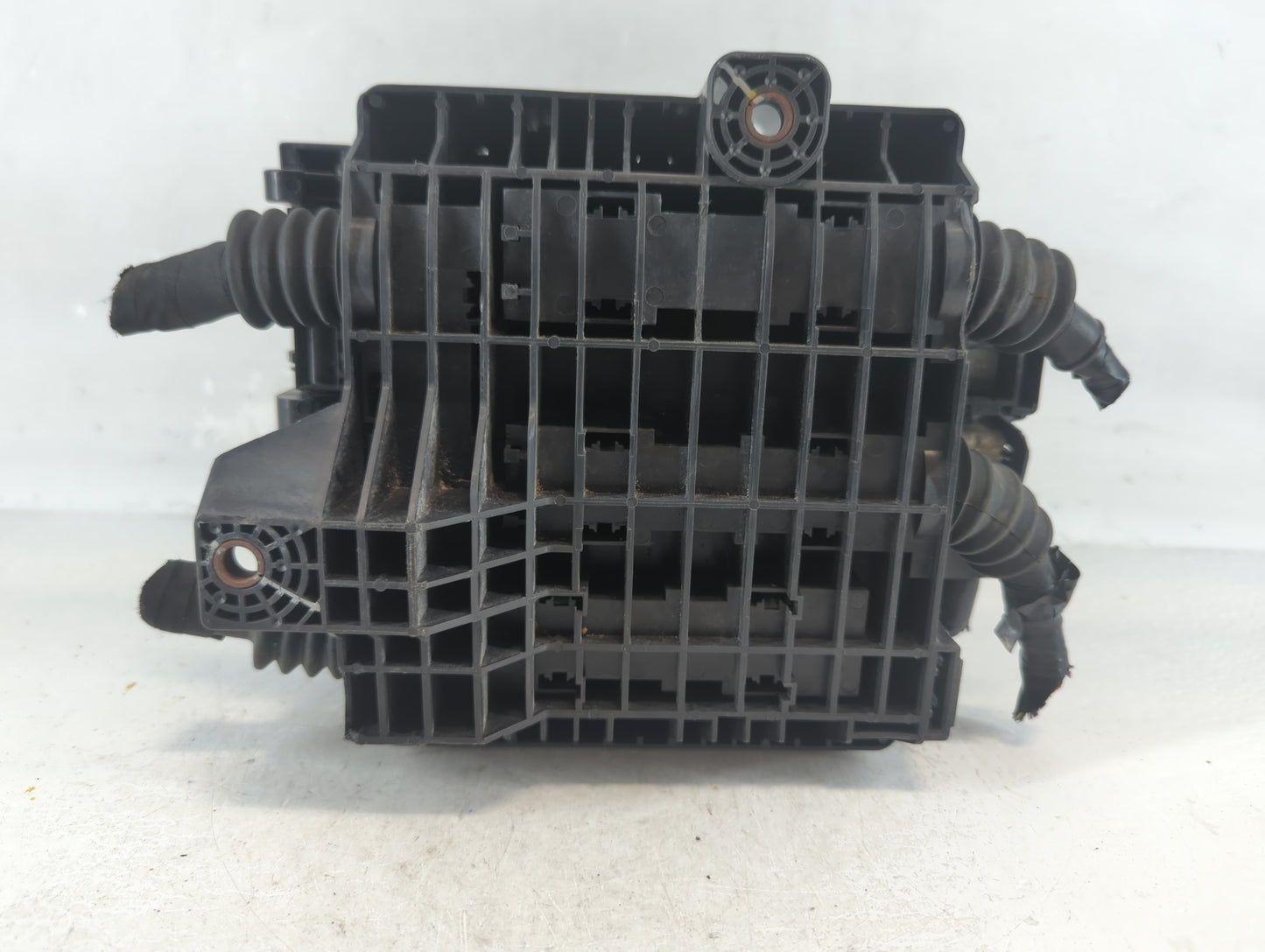 2020 Cadillac Xt5 Fusebox Fuse Box Panel Relay Module P/N:PA66-GF13 7154-0936-30 Fits OEM Used Auto Parts - Oemusedautoparts
