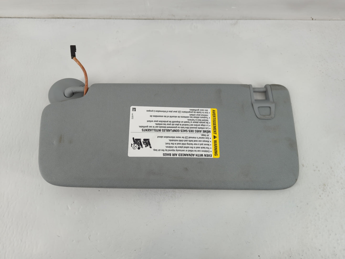 2019-2022 Chevrolet Blazer Sun Visor Shade Replacement Passenger Right Mirror Fits Fits 2019 2020 2021 2022 OEM Used Auto Pa