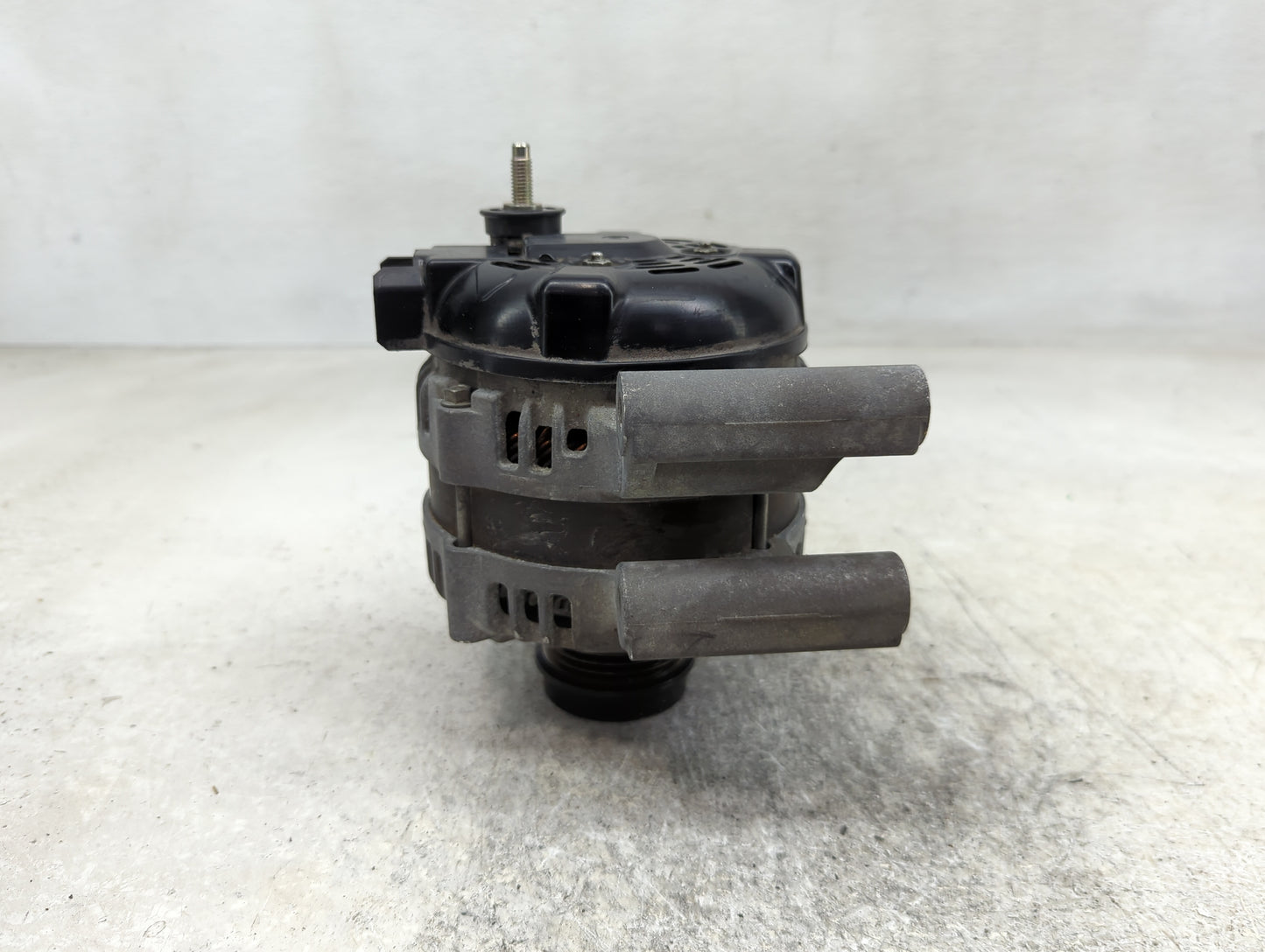 2015-2022 Chevrolet Colorado Alternator Replacement Generator Charging Assembly Engine OEM P/N:13520817 Fits OEM Used Auto P