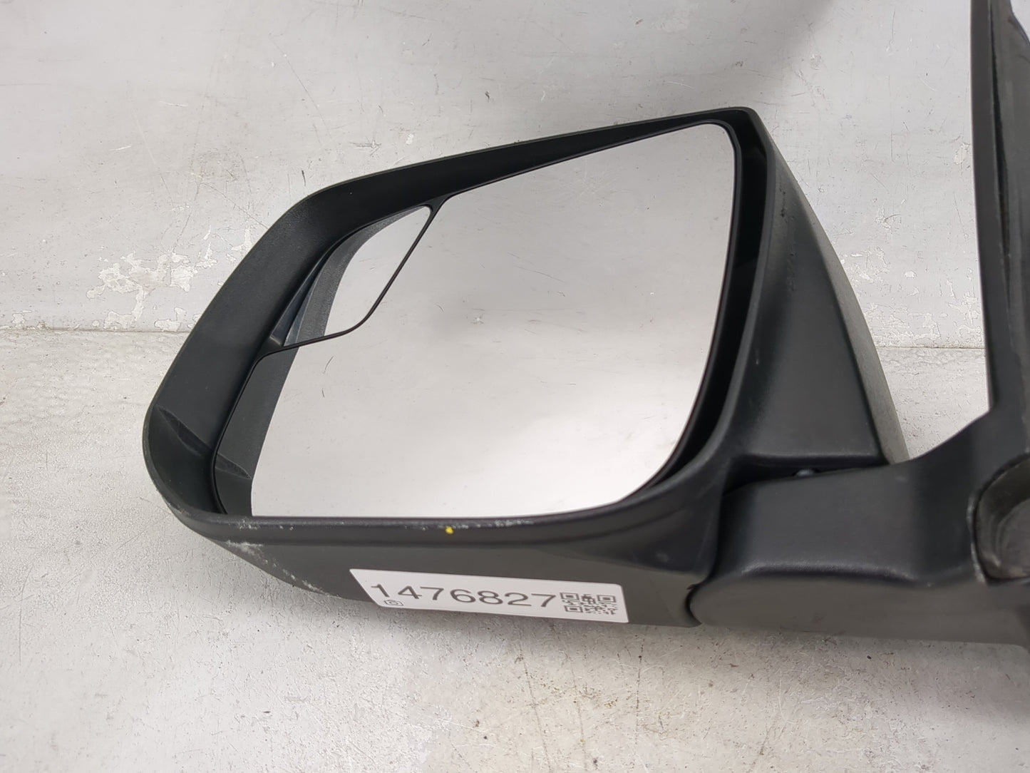 2017-2022 Chevrolet Colorado Driver Side View Mirror - Left Door Mirror OEM Used - Oemusedautoparts1.com