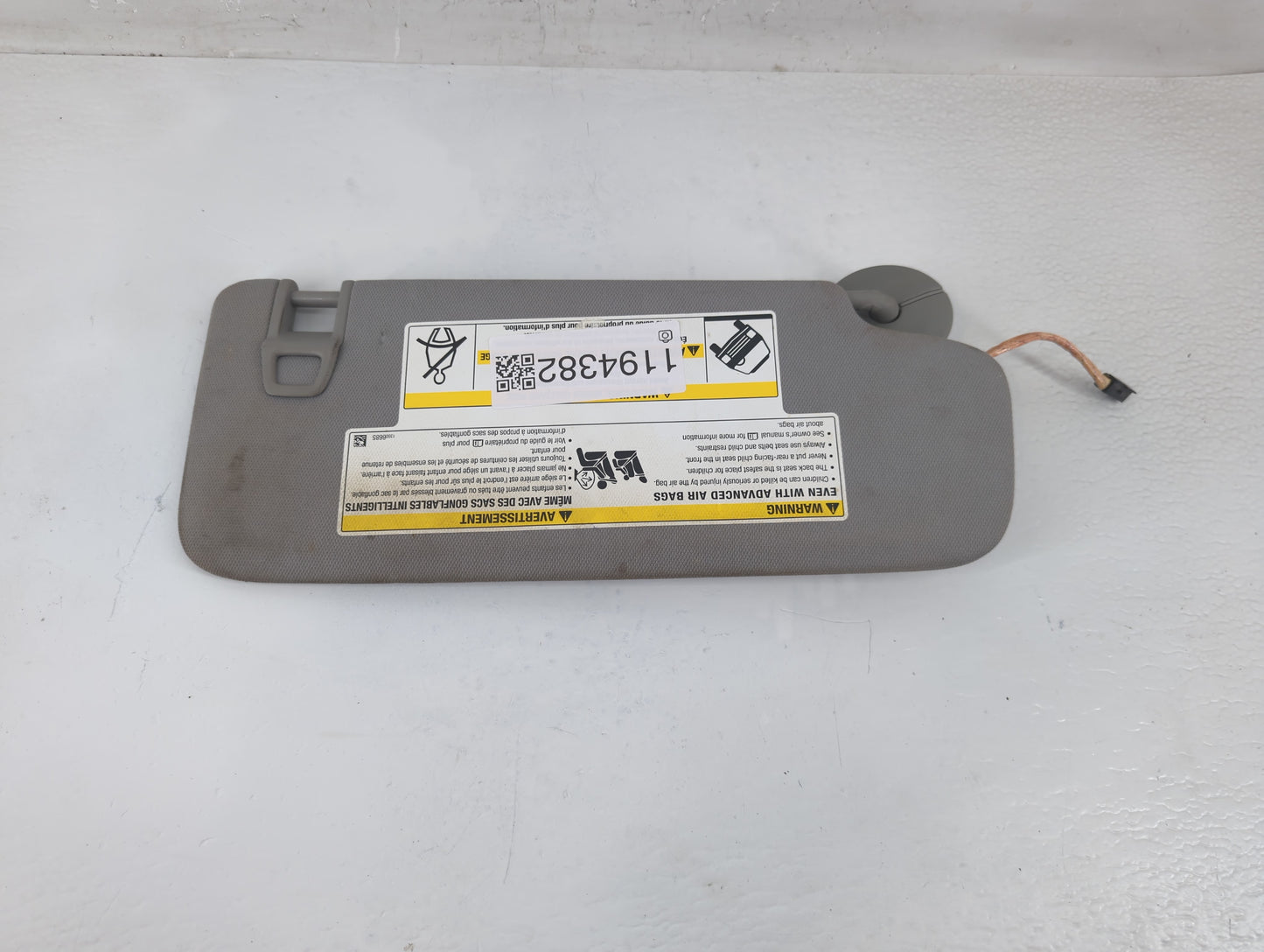 2020-2022 Chevrolet Equinox Sun Visor Shade Replacement Driver Left Mirror Fits Fits 2020 2021 2022 OEM Used Auto Parts - Oe