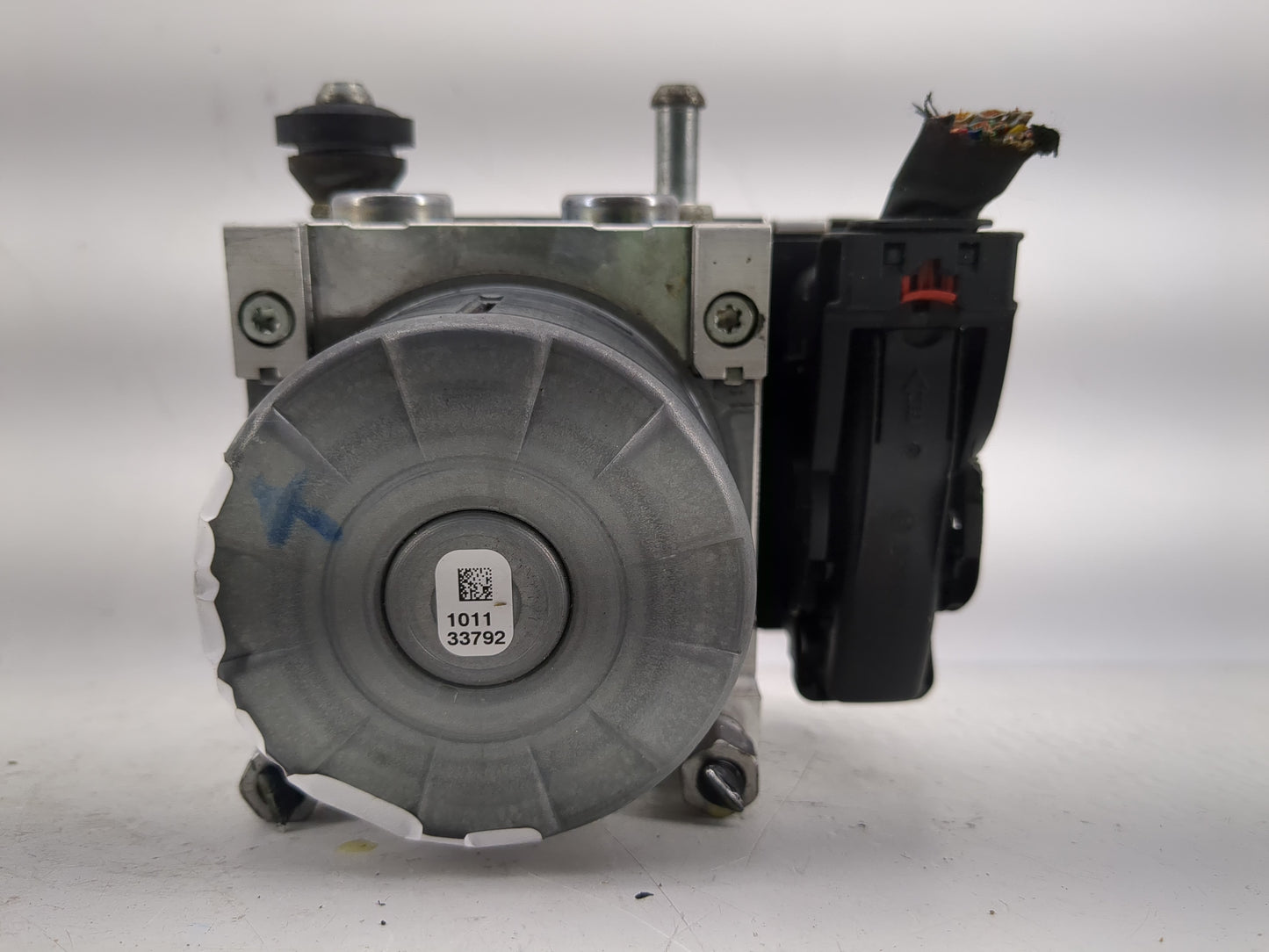 2020-2022 Chevrolet Equinox ABS Pump Control Module Replacement P/N:84825144 Fits Fits 2020 2021 2022 OEM Used Auto Parts -