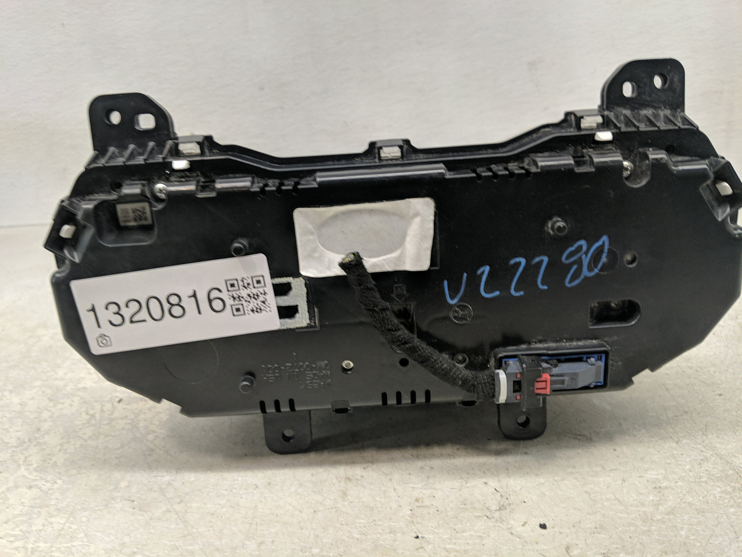 2019-2022 Chevrolet Equinox Instrument Cluster Speedometer Gauges P/N:84625643 Fits Fits 2019 2020 2021 2022 OEM Used Auto P