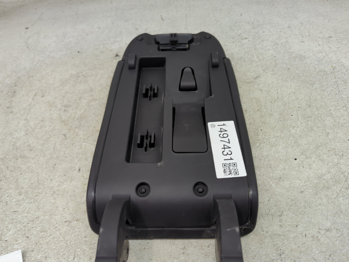 2018-2022 Chevrolet Equinox Center Console Armrest Cover Lid P/N:0920PE0 DN19154 Fits Fits 2018 2019 2020 2021 2022 OEM Used