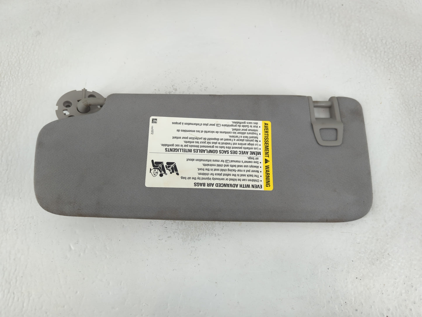 2020-2022 Chevrolet Equinox Sun Visor Shade Replacement Passenger Right Mirror Fits Fits 2020 2021 2022 OEM Used Auto Parts