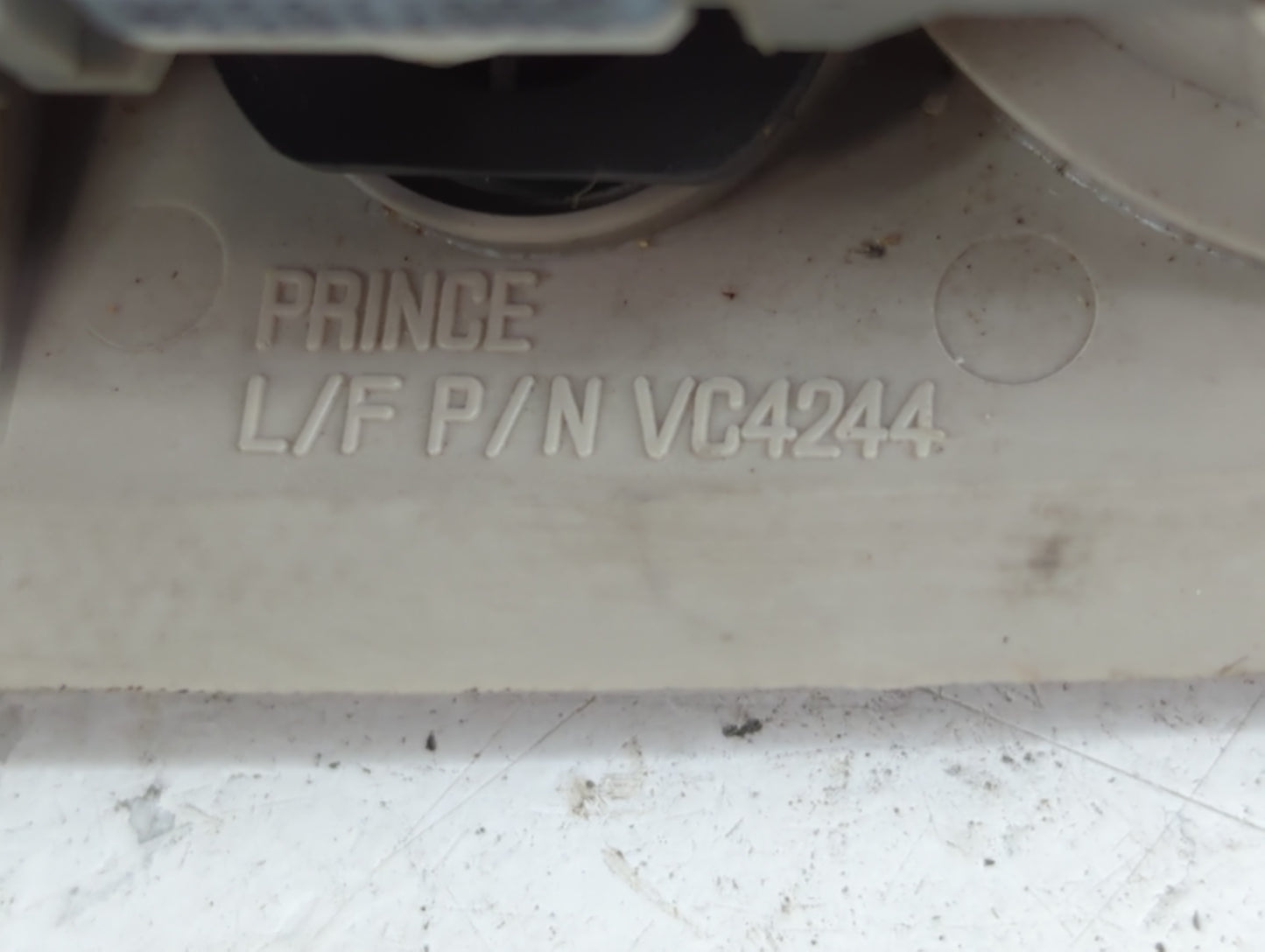 2020 Chevrolet Express 1500 Overhead Roof Console - Oemusedautoparts1.com