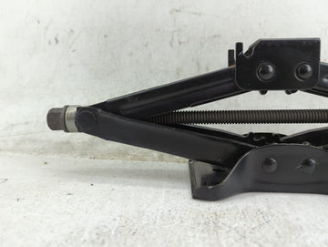 2020 Chevrolet Malibu Spare Scissor Car Jack 1431710