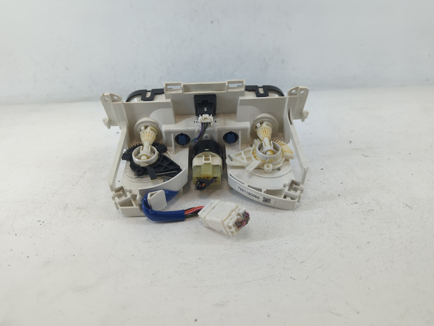 2019-2021 Chevrolet Malibu Climate Control Module Temperature AC/Heater Replacement P/N:72311SC050 Fits Fits 2019 2020 2021