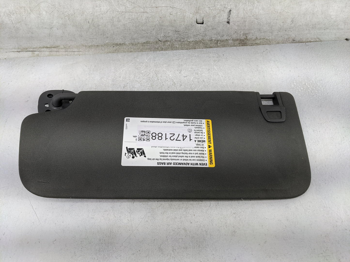 2019-2022 Chevrolet Silverado 1500 Sun Visor Shade Replacement Passenger Right Mirror Fits Fits 2019 2020 2021 2022 OEM Used