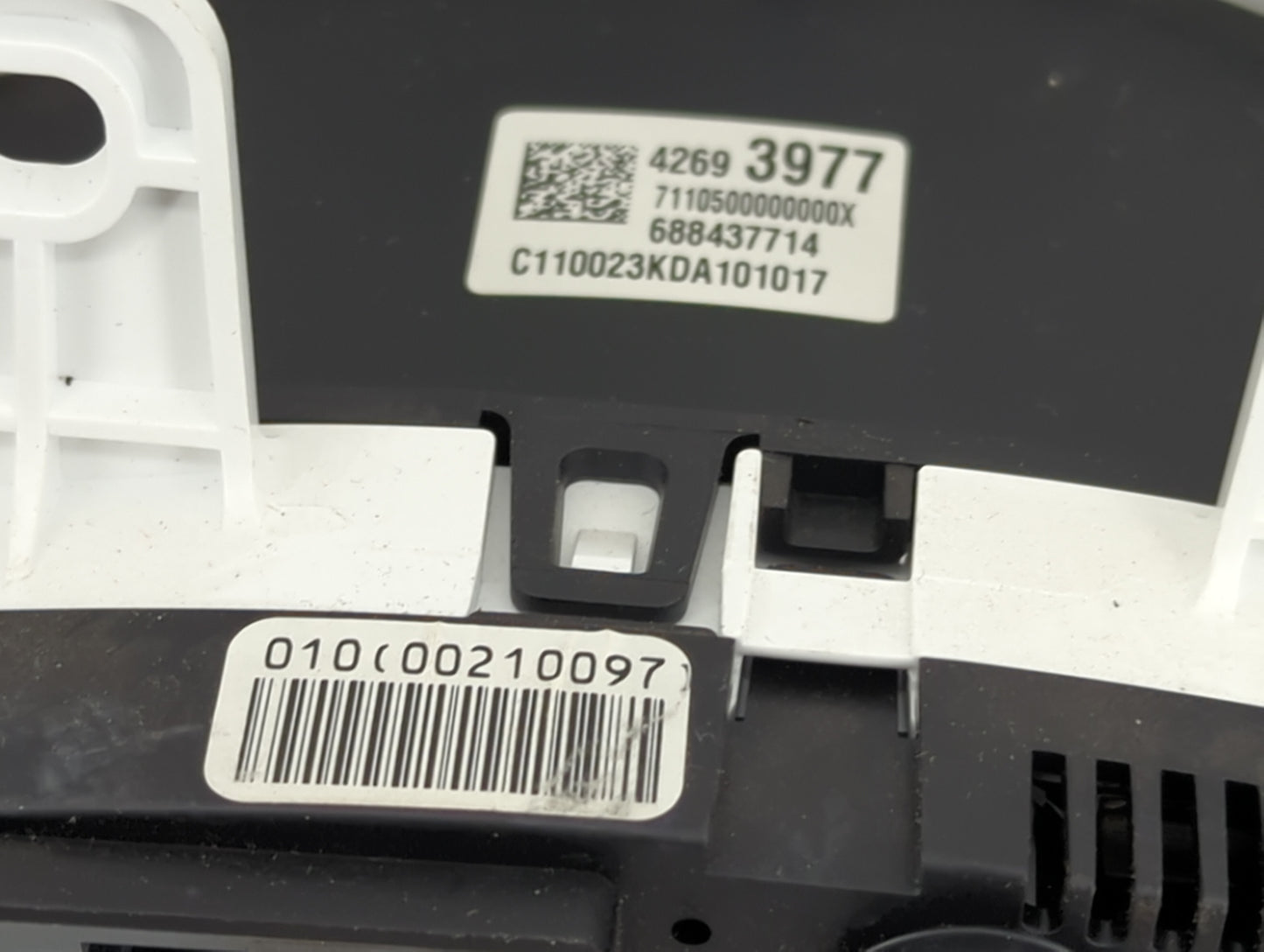 2017-2019 Chevrolet Sonic Instrument Cluster Speedometer Gauges P/N:42693977 7110500000000X, 688437714 Fits Fits 2017 2018 2