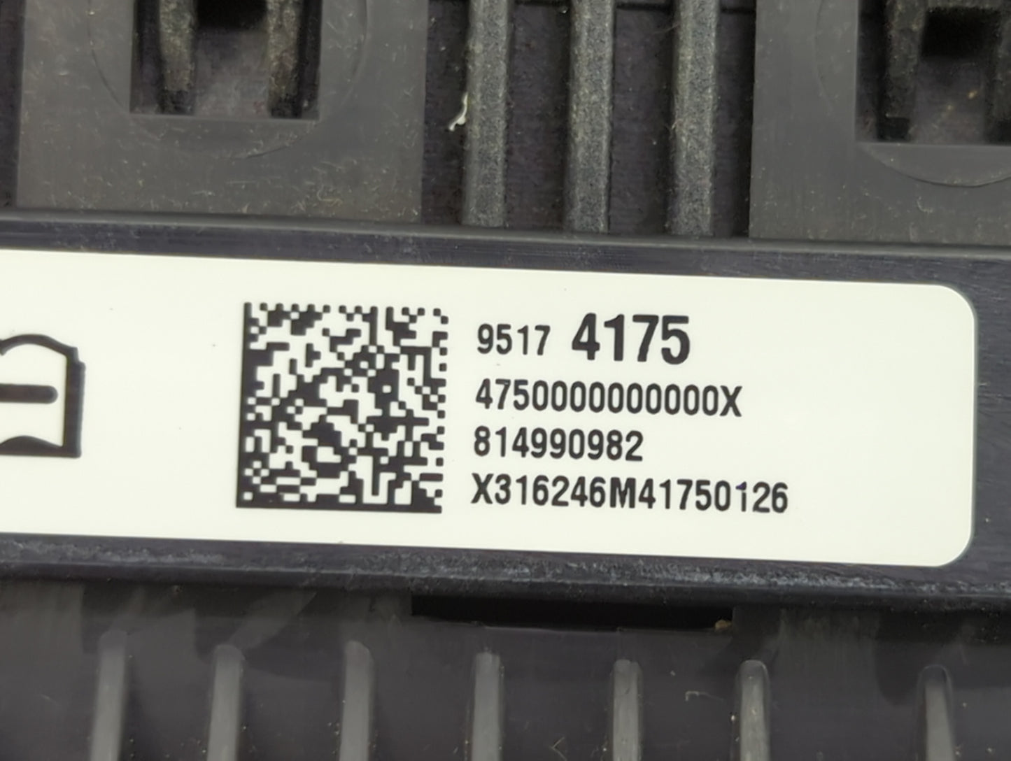 2012-2019 Chevrolet Sonic Air Bag Driver Left Knee OEM P/N:95174175 Fits Fits 2012 2013 2014 2015 2016 2017 2018 2019 OEM Us