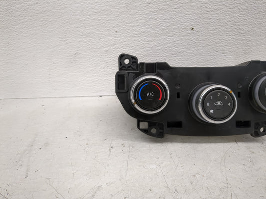 2019-2022 Chevrolet Spark Climate Control Module Temperature AC/Heater Replacement P/N:42620151 Fits Fits 2019 2020 2021 2022 OEM Used Auto Parts
