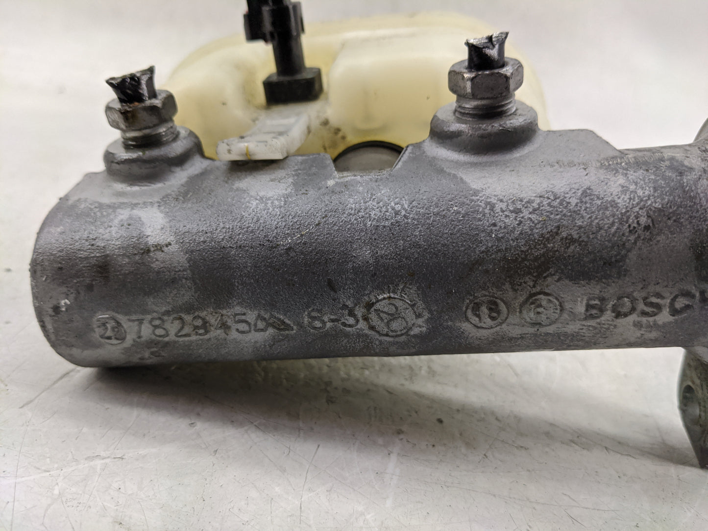 2015-2020 Chevrolet Tahoe Brake Master Cylinder 1376841 - Oemusedautoparts1.com