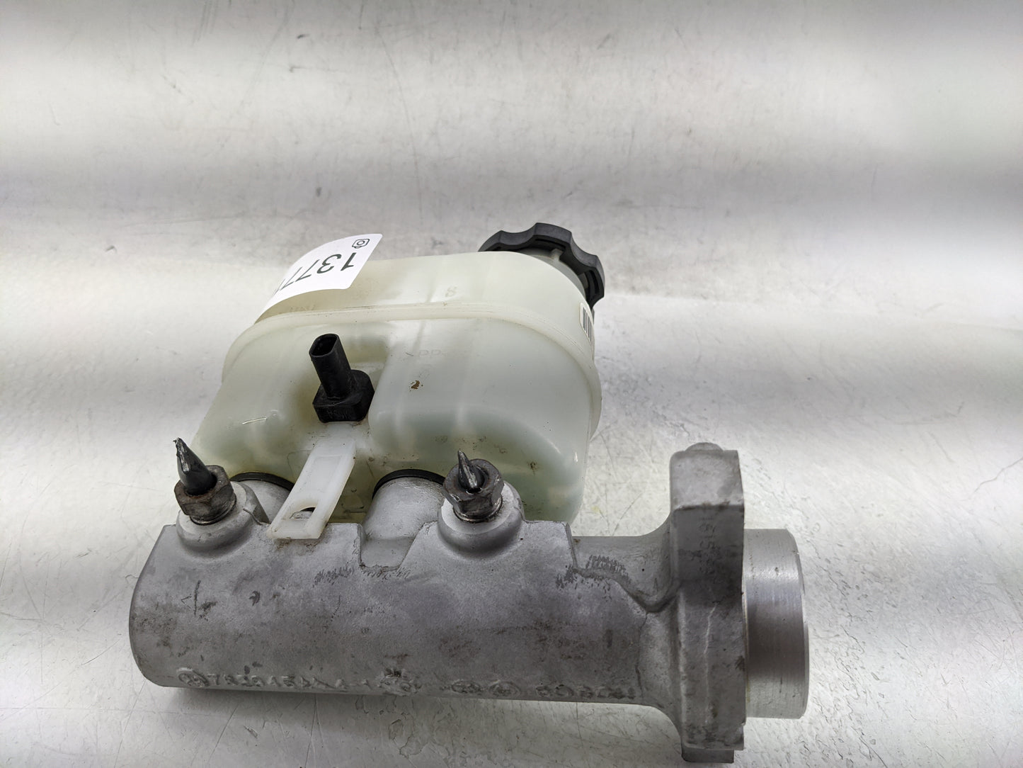 2015-2020 Chevrolet Tahoe Brake Master Cylinder 1377108 - Oemusedautoparts1.com