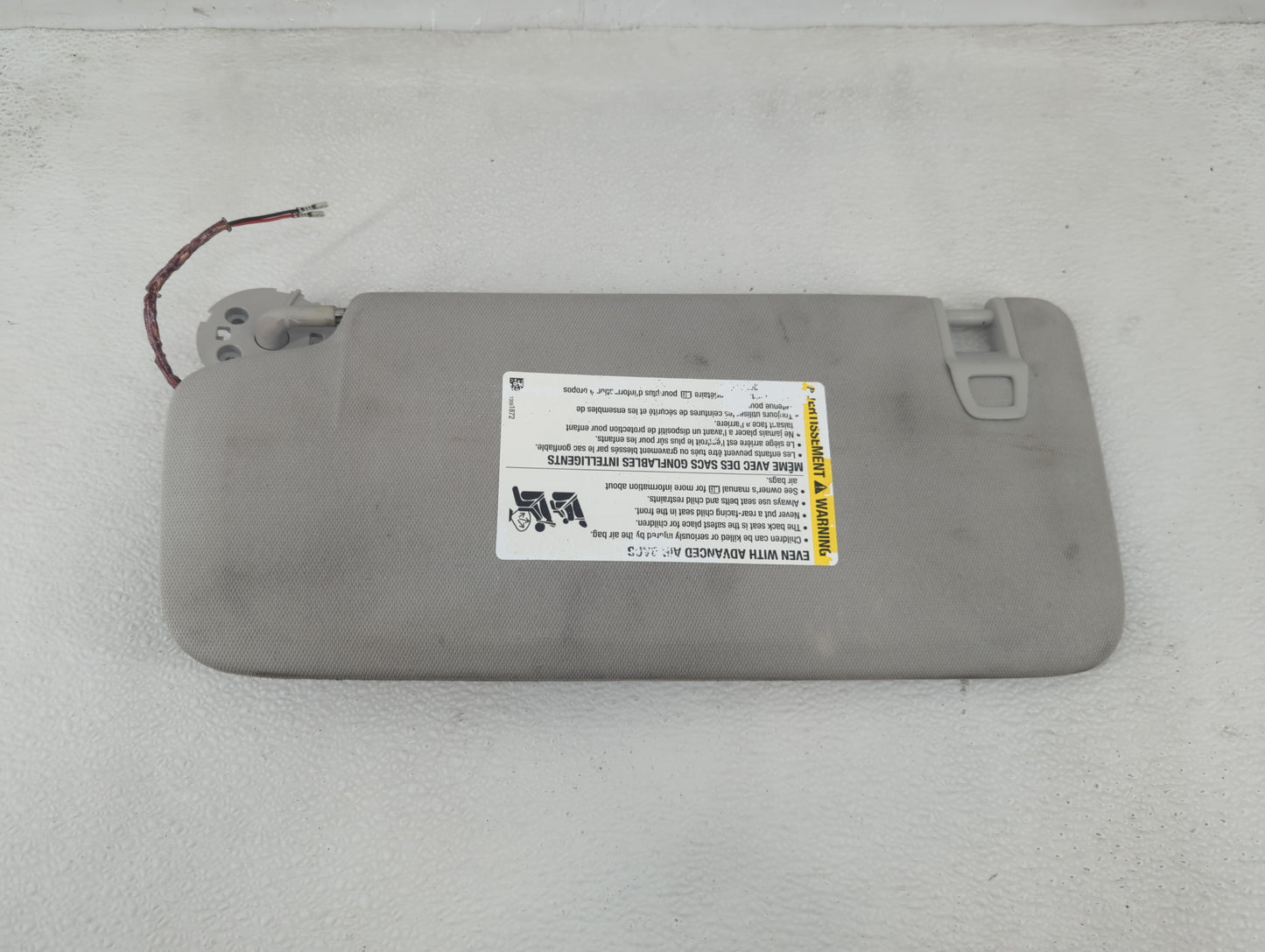 2018-2022 Chevrolet Traverse Sun Visor Shade Replacement Passenger Right Mirror Fits Fits 2018 2019 2020 2021 2022 OEM Used