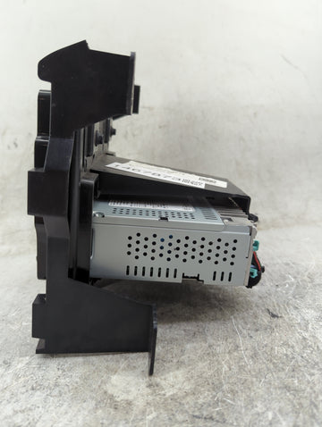 2018-2021 Chevrolet Traverse Radio AM FM Cd Player Receiver Replacement P/N:BS 421875 CSN 2882054 Fits Fits 2018 2019 2020 2021 OEM Used Auto Parts