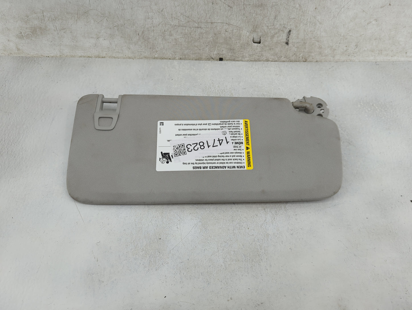 2018-2022 Chevrolet Traverse Sun Visor Shade Replacement Driver Left Mirror Fits Fits 2018 2019 2020 2021 2022 OEM Used Auto