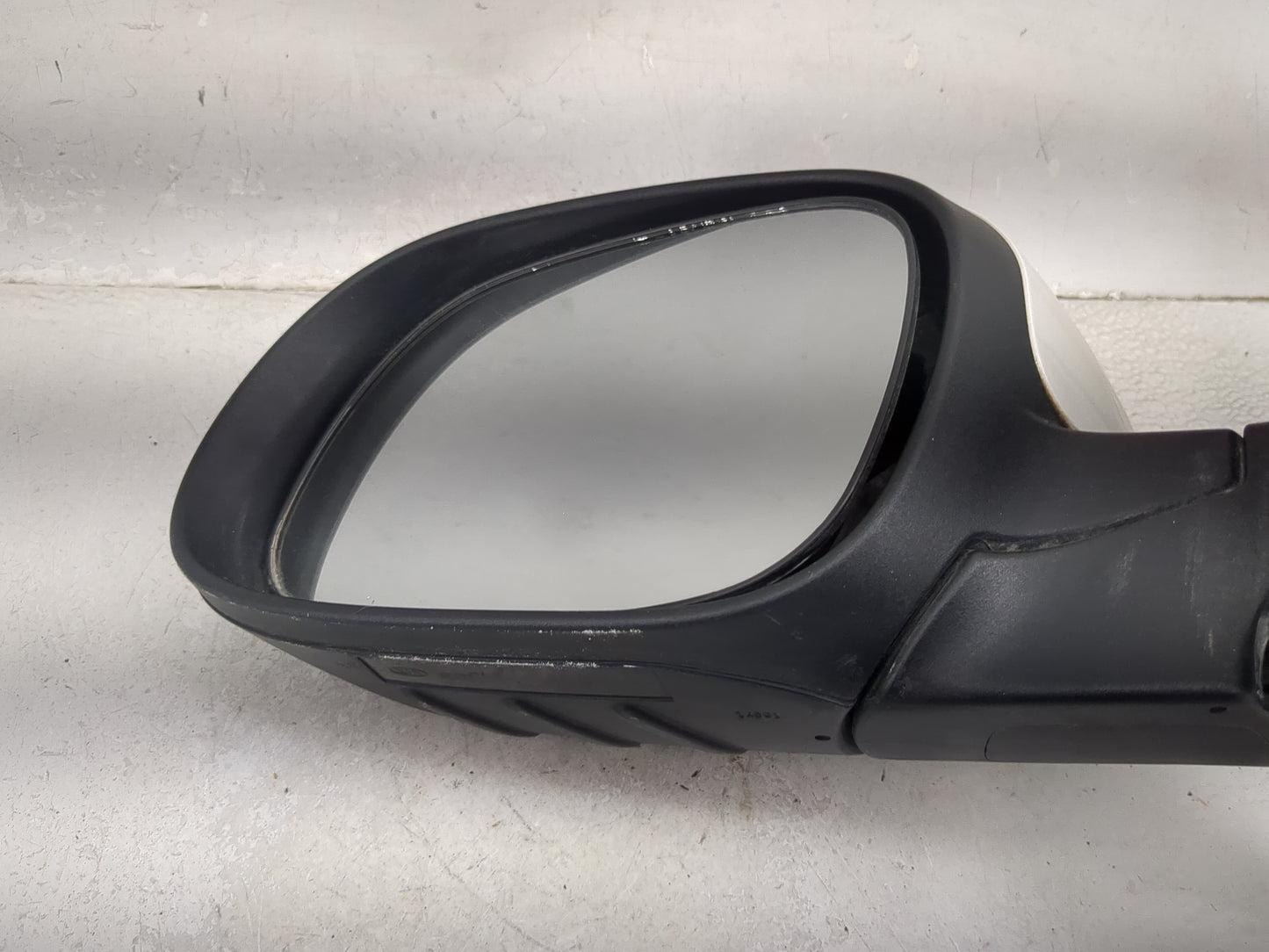 2020 Chevrolet Traverse Driver Side View Mirror - Left Door Mirror OEM Used - Oemusedautoparts1.com