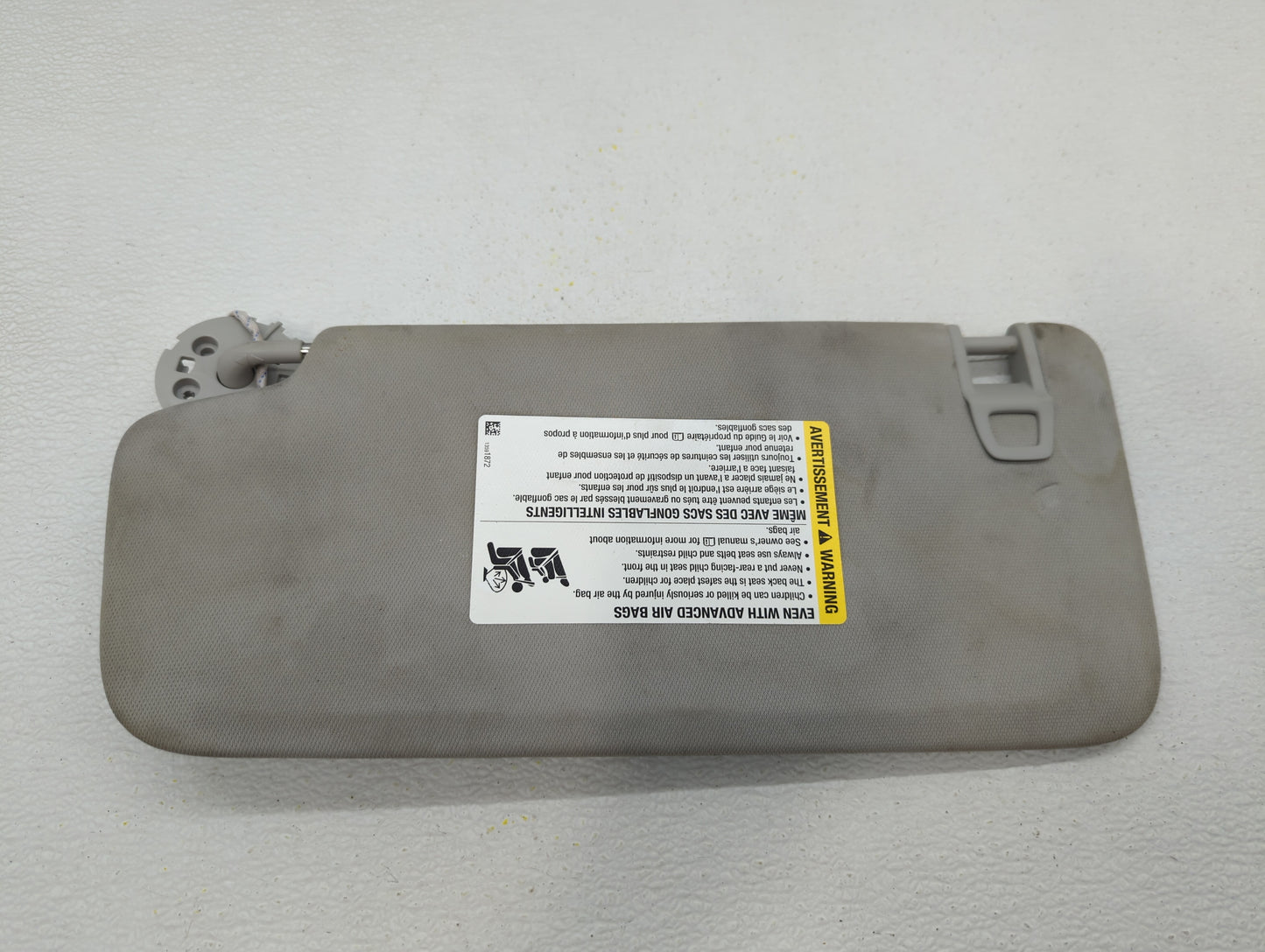 2018-2022 Chevrolet Traverse Sun Visor Shade Replacement Passenger Right Mirror Fits Fits 2018 2019 2020 2021 2022 OEM Used