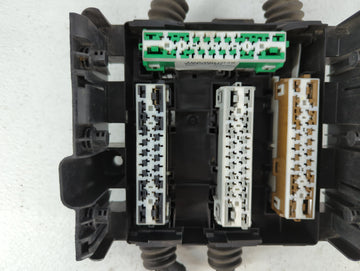 2020-2022 Chevrolet Traverse Fusebox Fuse Box Panel Relay Module P/N:84793350 1GA3007948 Fits Fits 2019 2020 2021 2022 OEM Used Auto Parts
