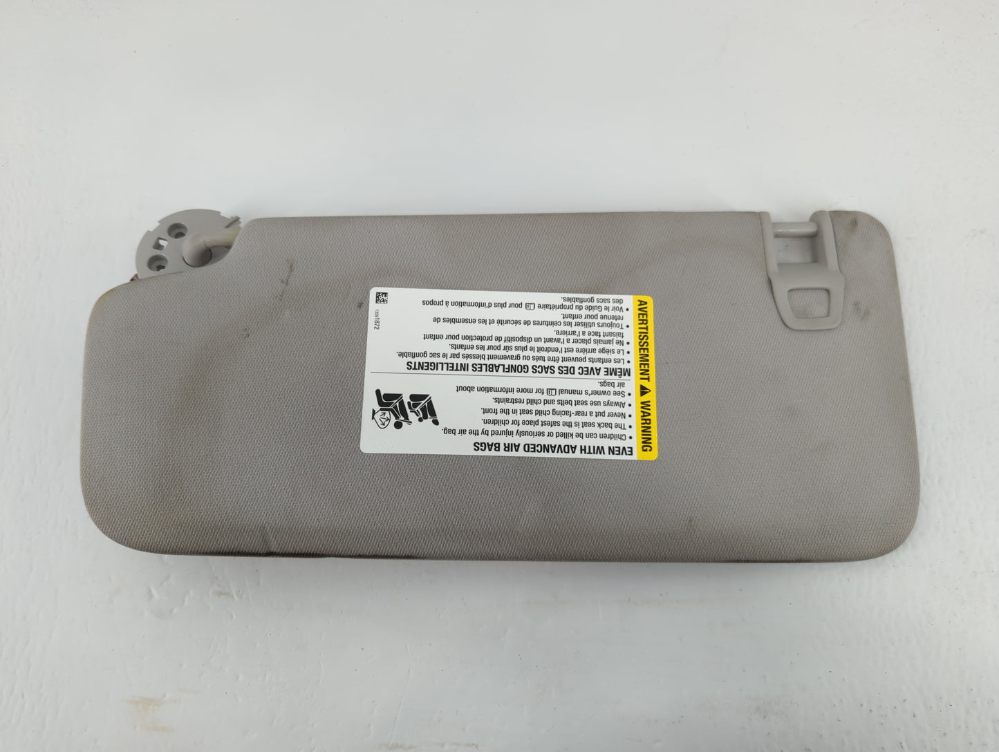 2018-2022 Chevrolet Traverse Sun Visor Shade Replacement Passenger Right Mirror Fits Fits 2018 2019 2020 2021 2022 OEM Used