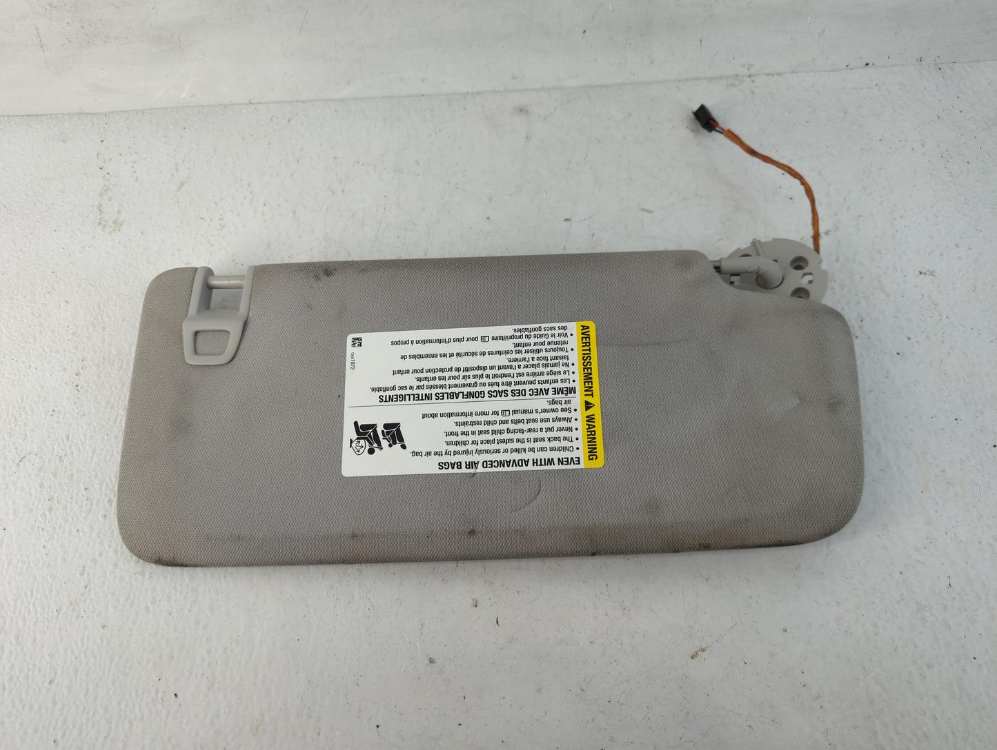 2018-2022 Chevrolet Traverse Sun Visor Shade Replacement Driver Left Mirror Fits Fits 2018 2019 2020 2021 2022 OEM Used Auto