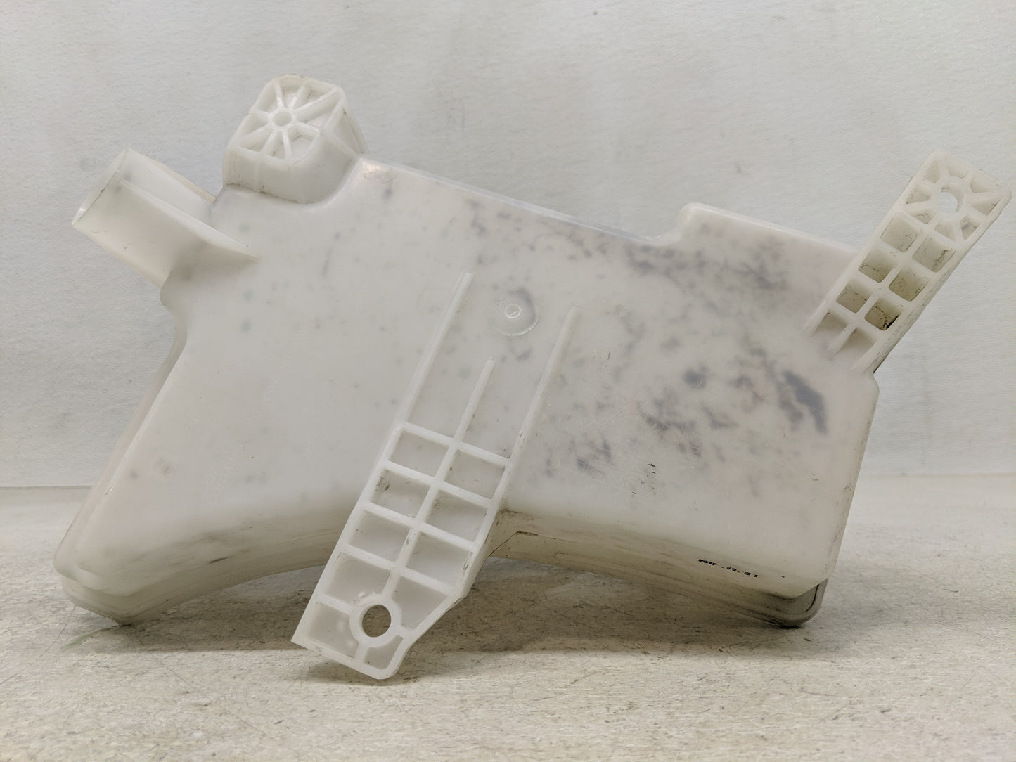 2015-2021 Chevrolet Trax Windshield Washer Fluid Reservoir Bottle Oem - Oemusedautoparts1.com