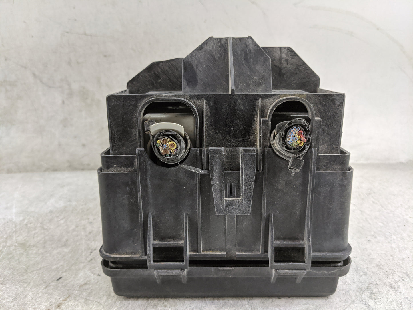 2018-2021 Chevrolet Trax Fusebox Fuse Box Panel Relay Module P/N:94520906 Fits Fits 2018 2019 2020 2021 OEM Used Auto Parts