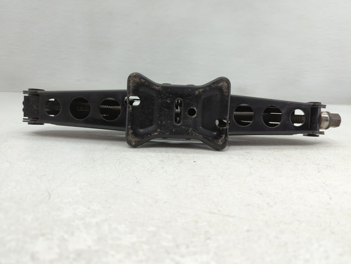 2020 Chevrolet Trax Spare Scissor Car Jack 761415 - Oemusedautoparts1.com