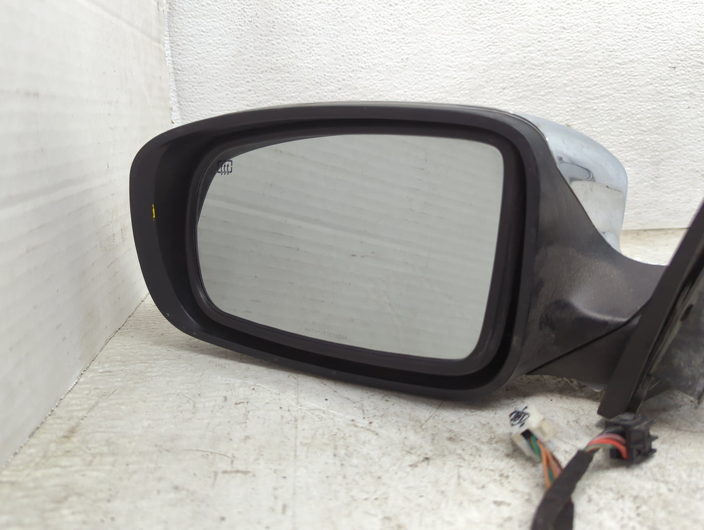 2015-2021 Chrysler 300 Driver Side View Mirror - Left Door Mirror OEM Used - Oemusedautoparts1.com