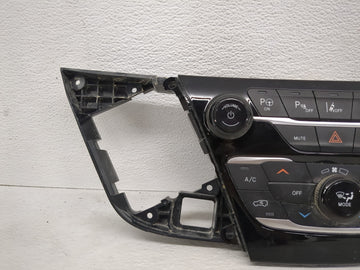 2018-2020 Chrysler Pacifica Climate Control Module Temperature AC/Heater Replacement P/N:P6EV491XBAB Fits Fits 2018 2019 2020 OEM Used Auto Parts