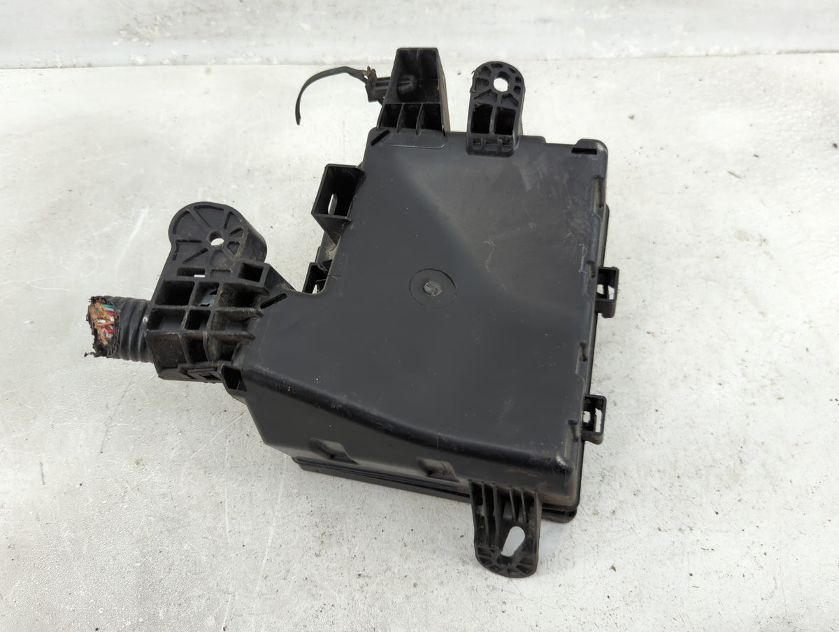 2013 Dodge Durango Fusebox Fuse Box Panel Relay Module Fits OEM Used Auto Parts - Oemusedautoparts1.com