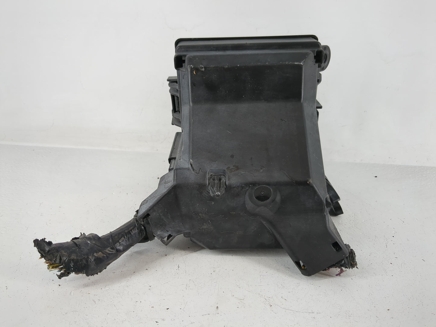 2018-2020 Ford Ecosport Fusebox Fuse Box Panel Relay Module P/N:GN15-12A581-LZH Fits Fits 2018 2019 2020 OEM Used Auto Parts