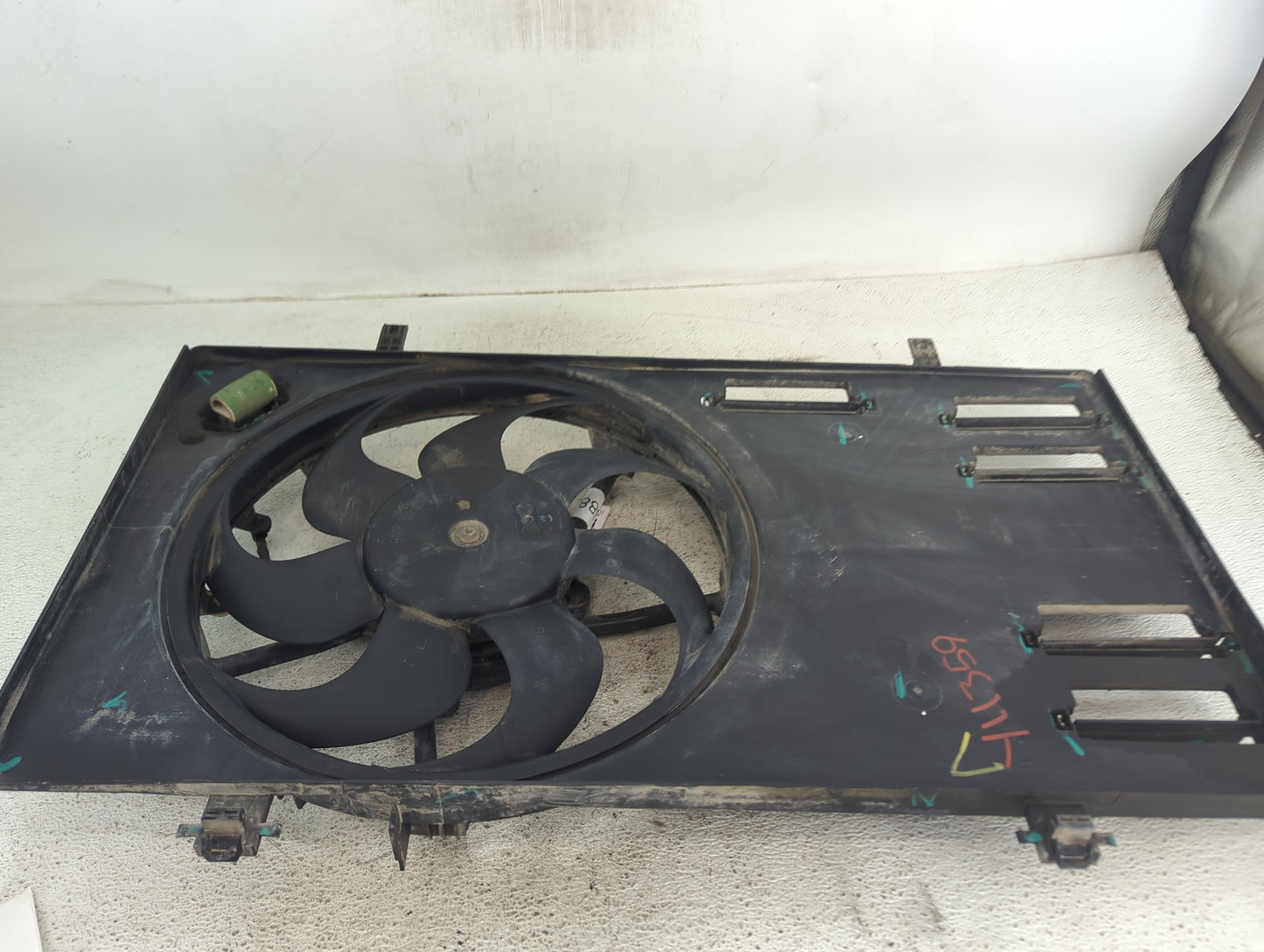 2018-2022 Ford Ecosport Electric Radiator Cooling Fan Motor Assembly P/N:8V618-C607-AE CA1T-8C607-AE Fits OEM Used Auto Part