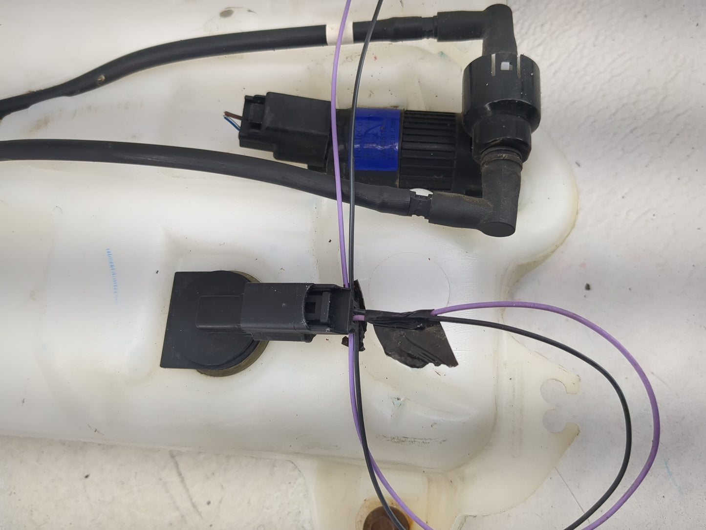 2016-2020 Ford Edge Windshield Washer Fluid Reservoir Bottle Oem 1473973 - Oemusedautoparts1.com