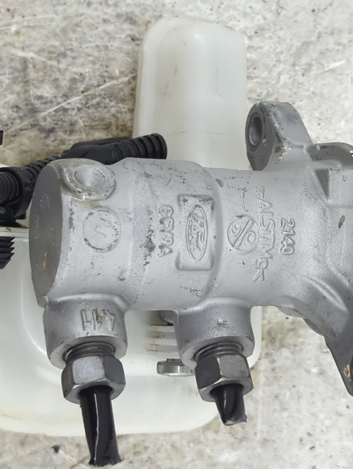 2015-2020 Ford Edge Brake Master Cylinder 1490868 - Oemusedautoparts1.com